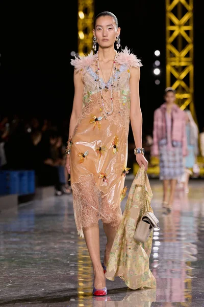 Look 70